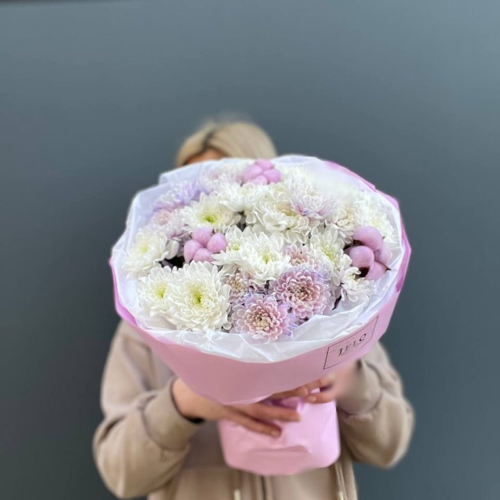 7 нежных хризантем в Сургуте