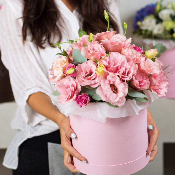 Эустома в шляпной коробке в Сургуте