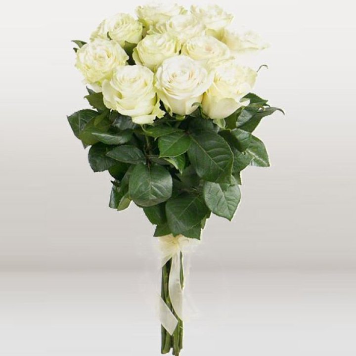 11 белых голландских роз в Сургуте