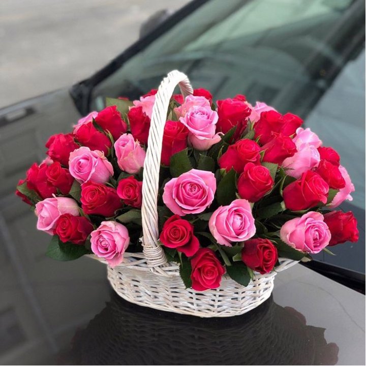 Корзина с розами  в Сургуте