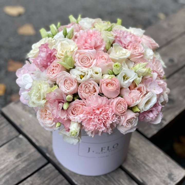 Цветочный бокс "Люксур" в Сургуте