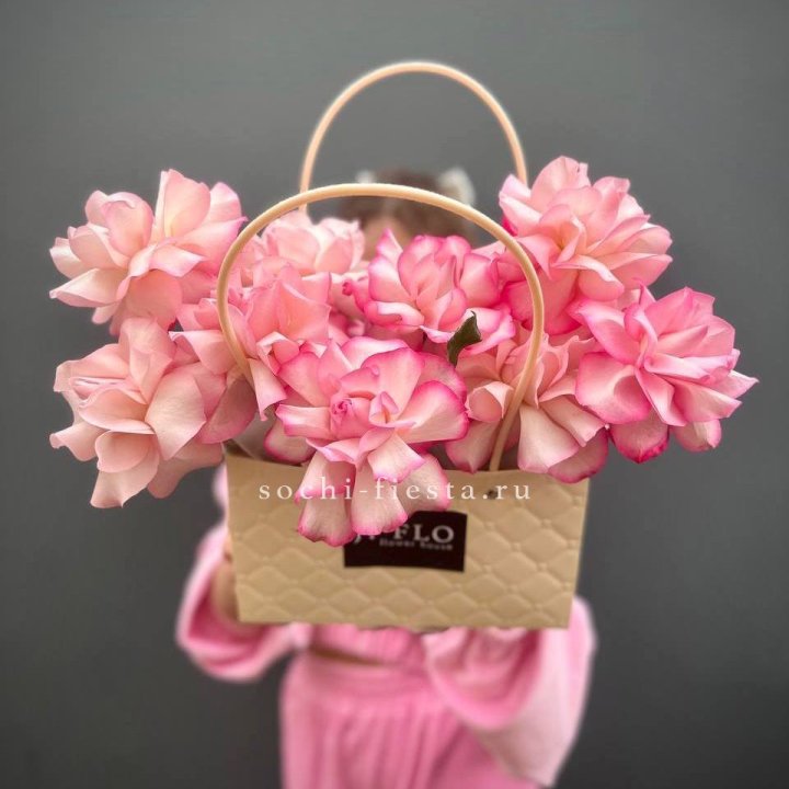 Сумочка розовых роз Венди в Сургуте