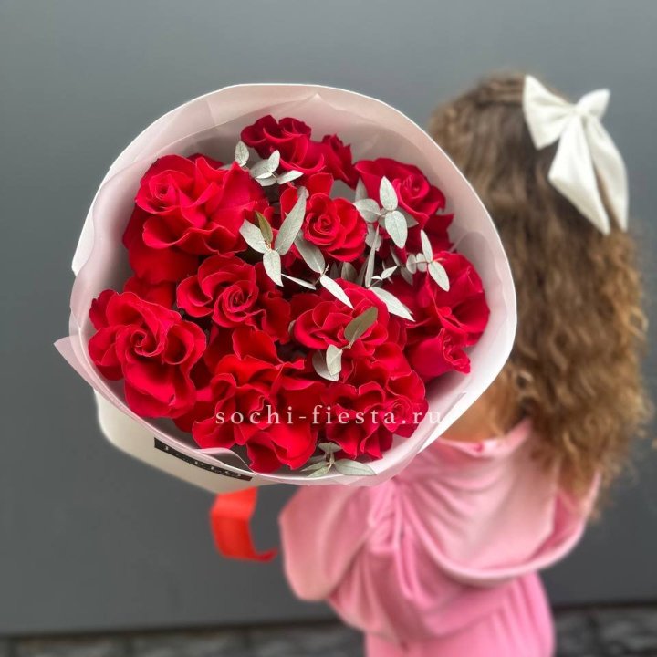 11 Красных французских роз в Сургуте