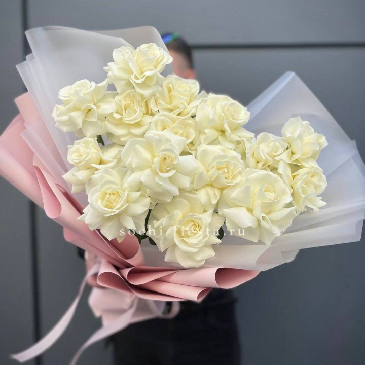 Букет из 15 французских роз Вайт дрим в Сургуте