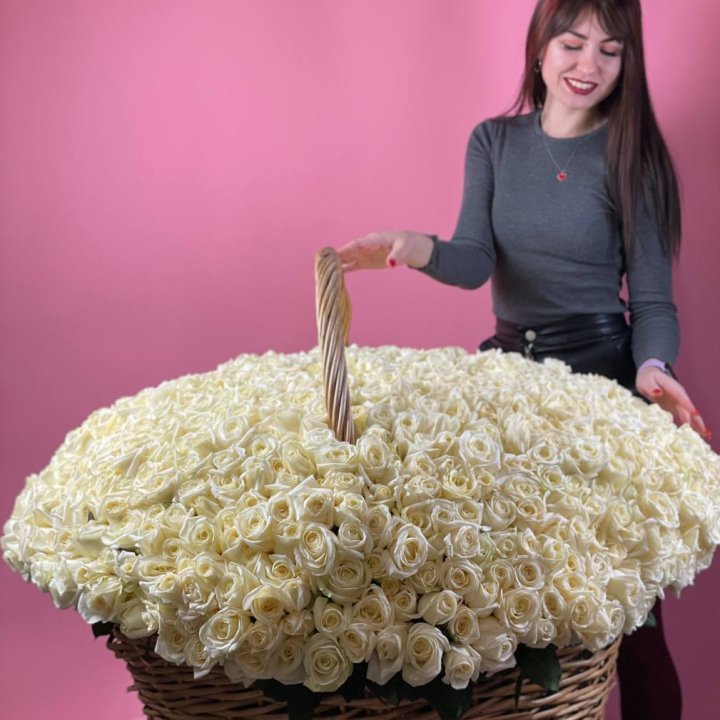 1001 белая роза в Сургуте