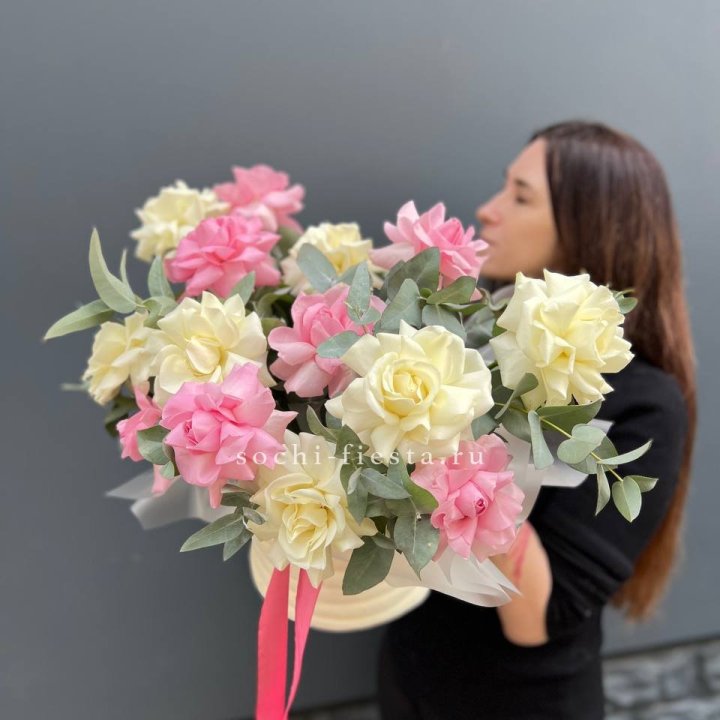 Зефирный бокс из 17 французских роз микс в Сургуте