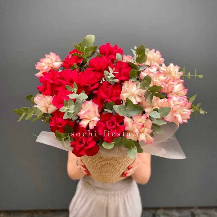 25 Французских роз в джутовом кашпо  в Сургуте