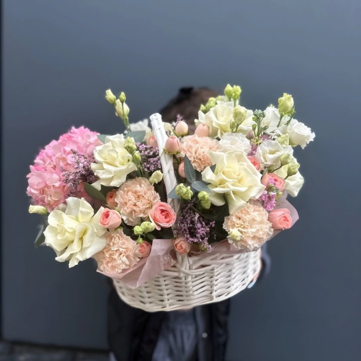 Цветочная корзина "Софтнес" в Сургуте