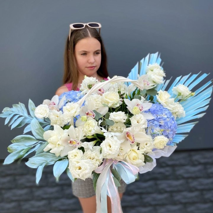 Цветочная корзина "Блю винч" в Сургуте
