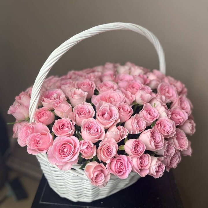 101 розовая роза в корзине в Сургуте
