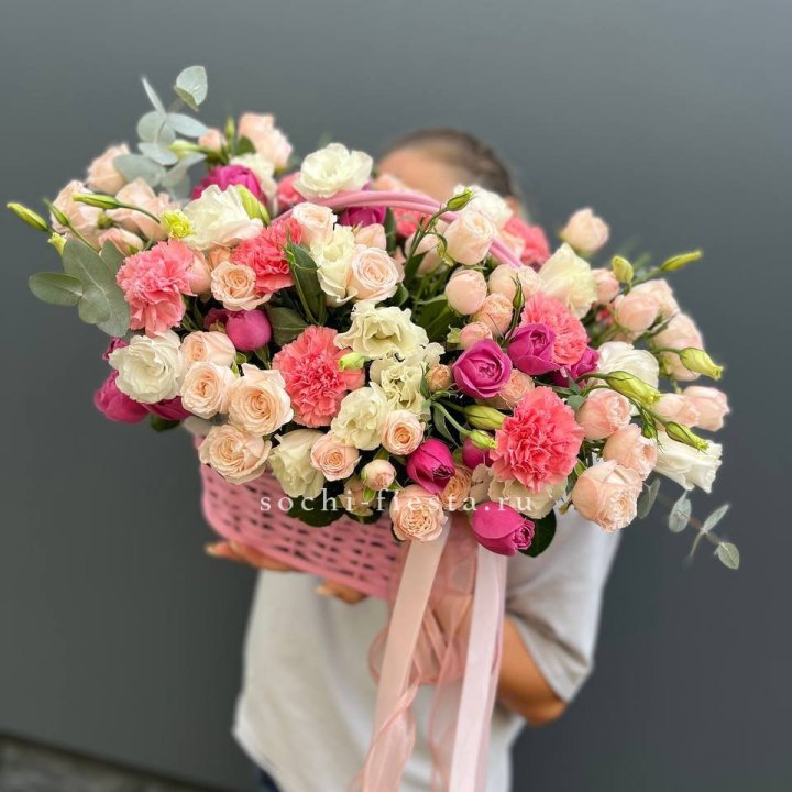 Цветочная корзина "Флоренция" в Сургуте