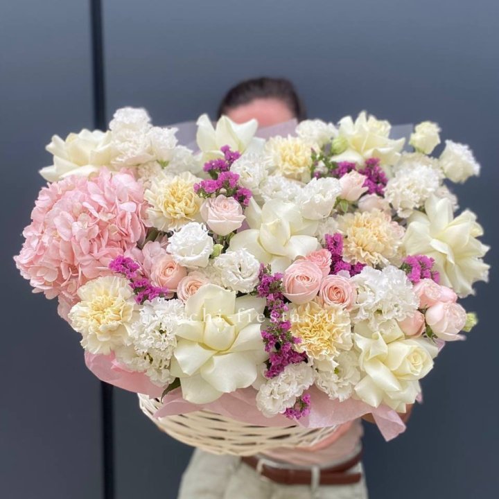 Корзина "Воздушная нежность" в Сургуте