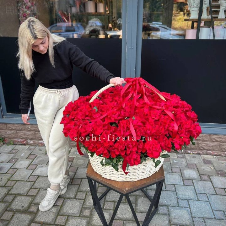 201 французская красная роза в Сургуте