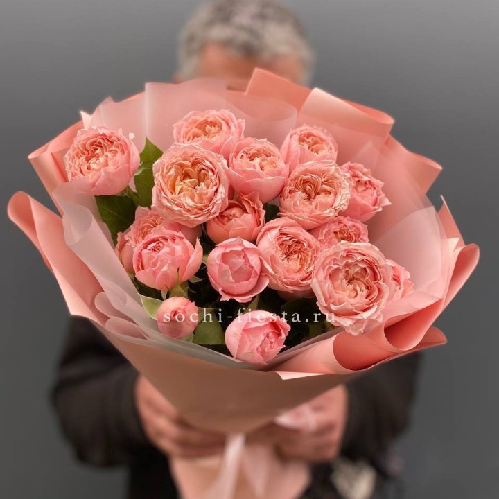 Букет комплимент из кустовых роз Джульетта в Сургуте