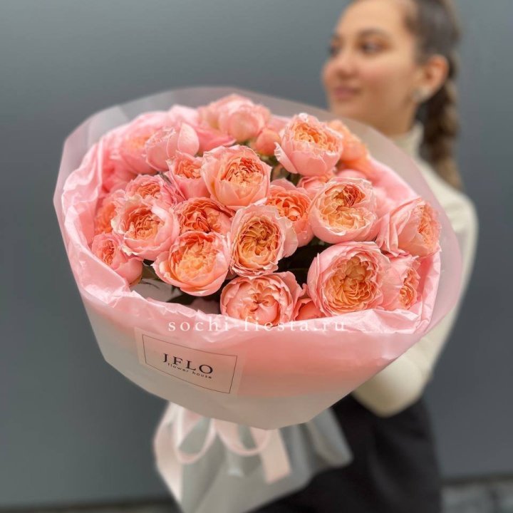 Букет из пионовидных роз Джульетта в Сургуте