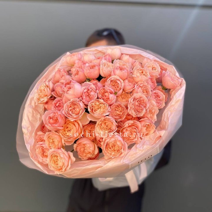 Букет из 21 пионовидной розы Джульетта в Сургуте