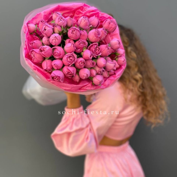 Букет из пионовидных роз  в Сургуте