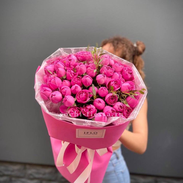 Кустовые розы букет Мисти Баблс в Сургуте