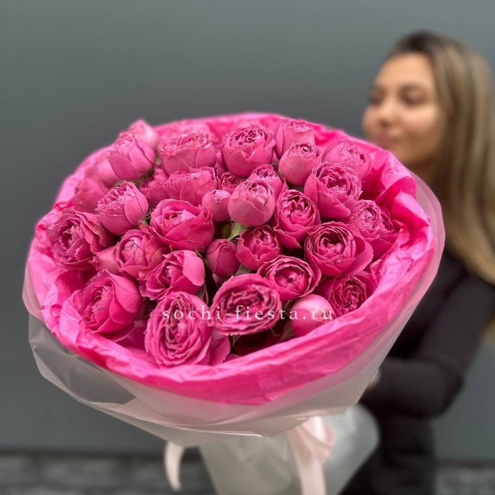 Букет из пионовидных роз  в Сургуте