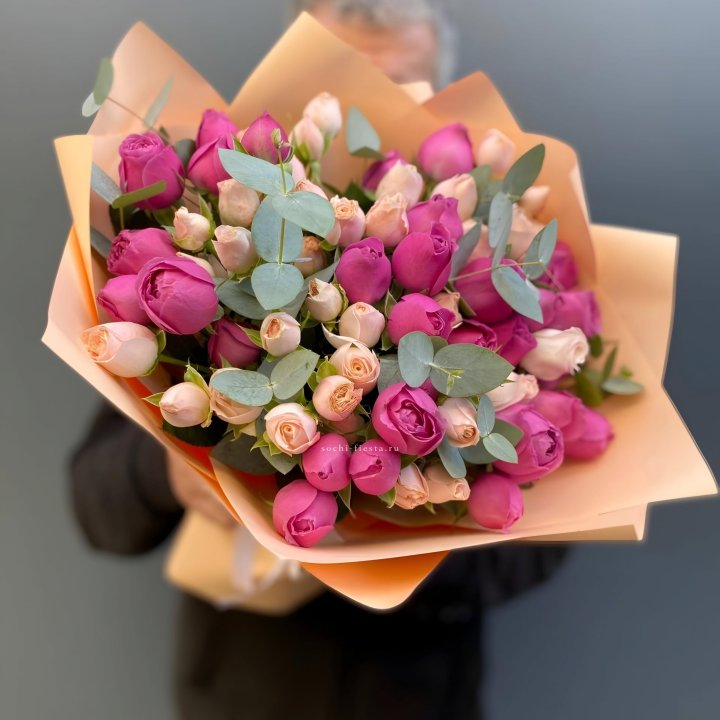 Букет кустовых роз Тендернес в Сургуте