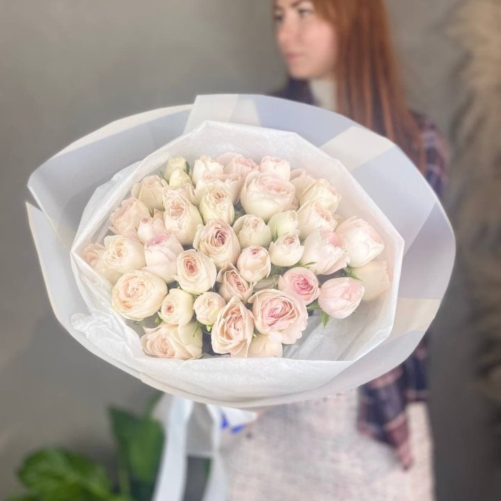 Букет кустовых роз в Сургуте