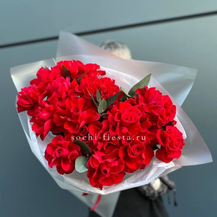 21 Красная французская роза в Сургуте