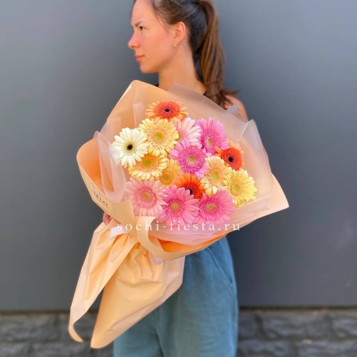 Букет разноцветных гербер в Сургуте