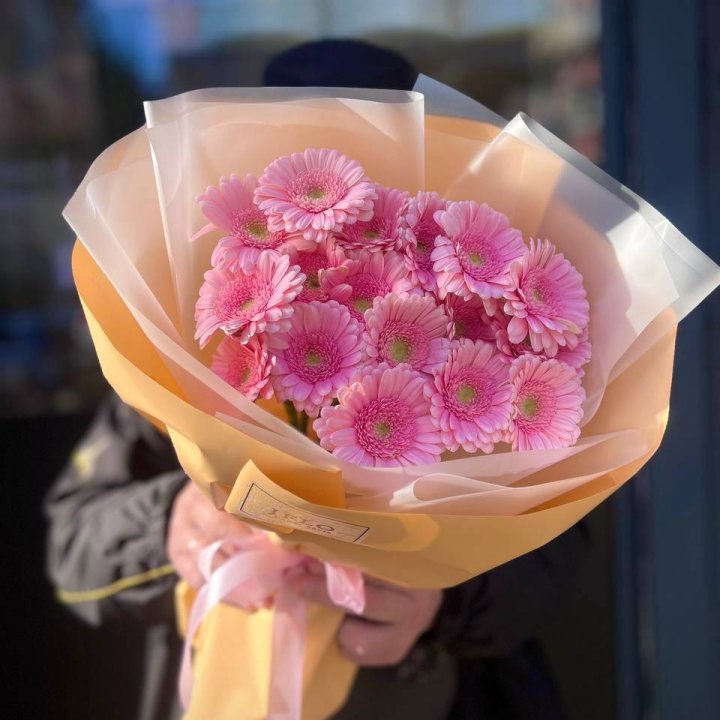 17 розовых гербер  в Сургуте