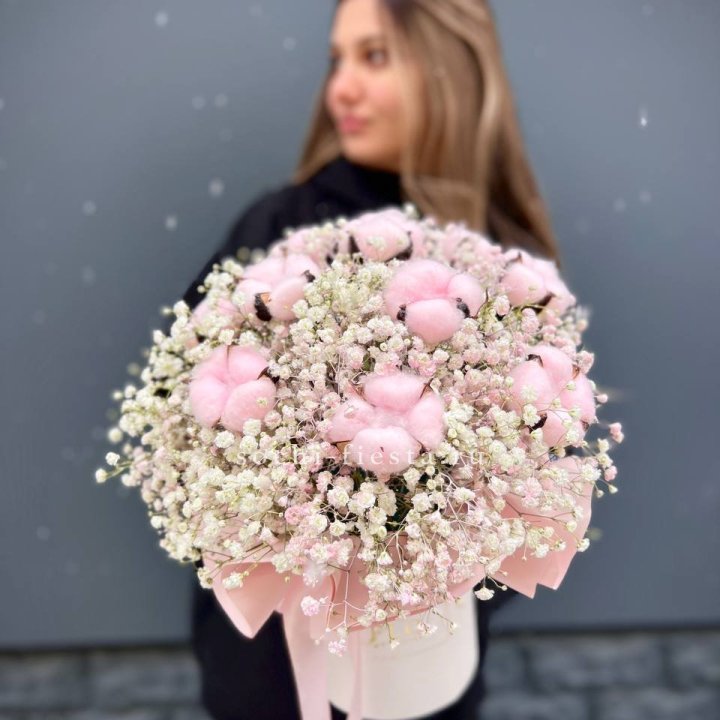 Гипсофилы с хлопком в шляпной коробке в Сургуте