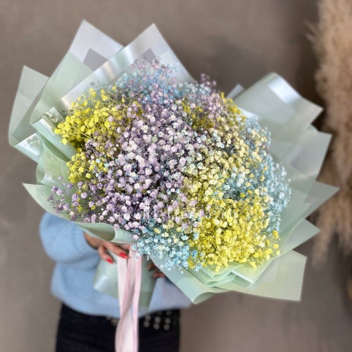 Букет радужных гипсофил в Сургуте