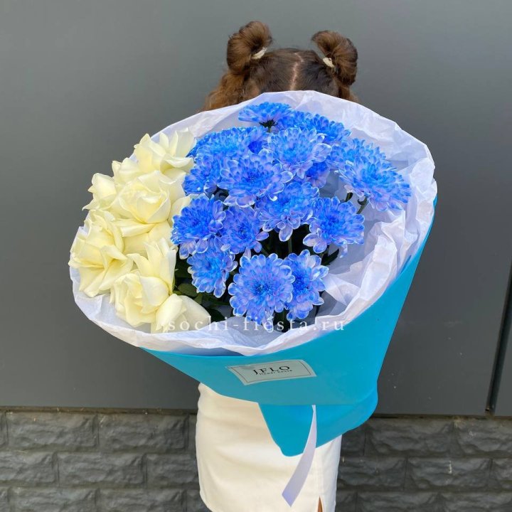 Дуо букет розы и хризантема в Сургуте