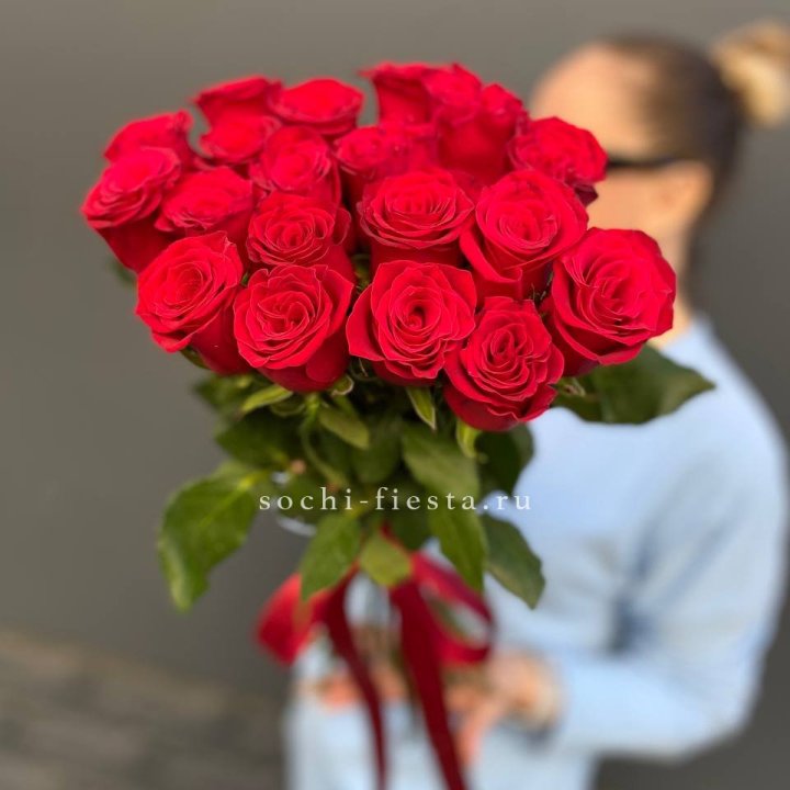 19 красных роз в Сургуте