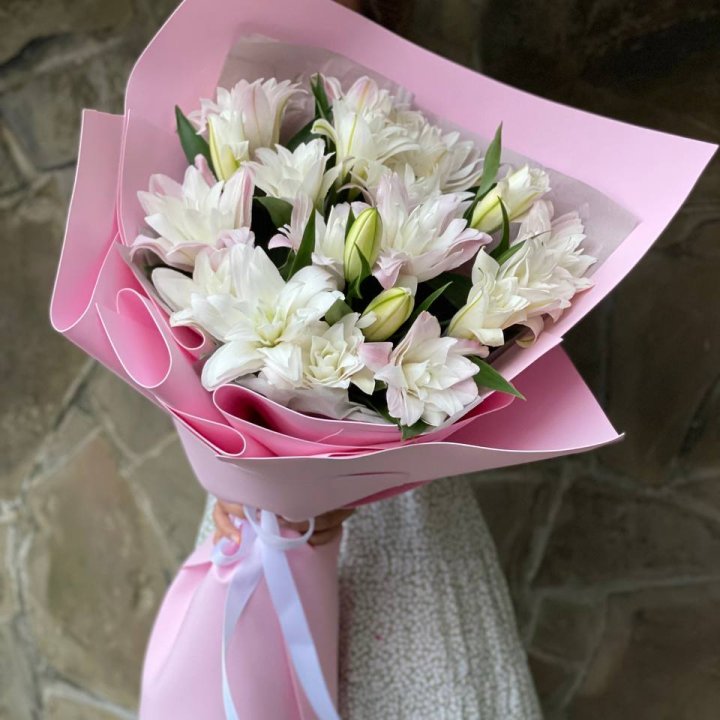 Букет пионовидных лилий №1 в Сургуте