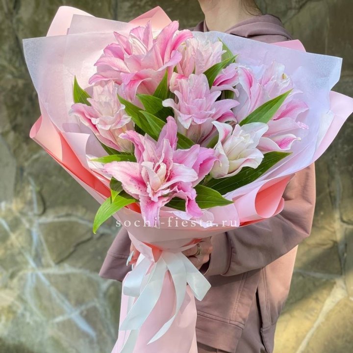 Букет пионовидных лилий №2 в Сургуте