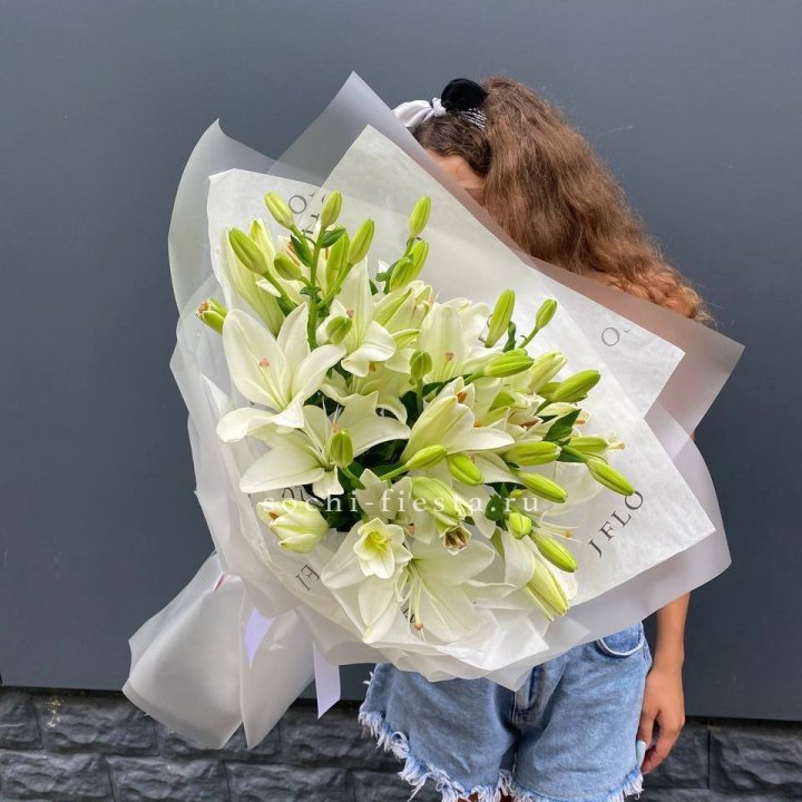 Букет  лилий "Воздушный"  в Сургуте