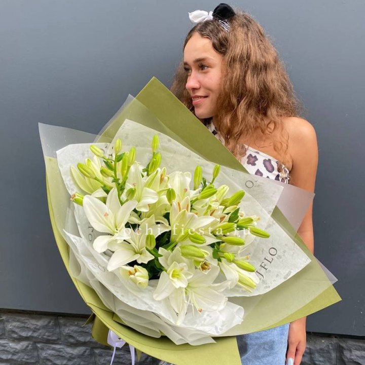 Букет  лилий "Изумруд" в Сургуте