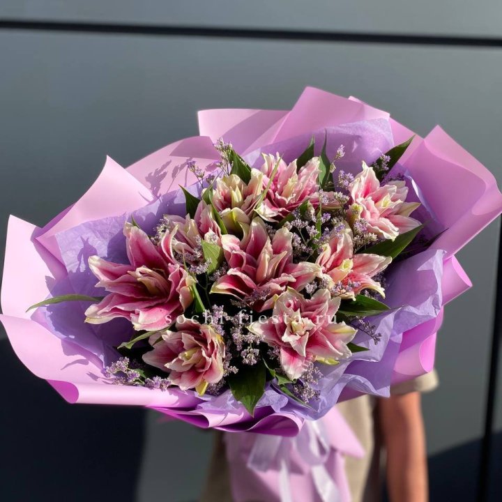 Букет пионовидных лилий №4 в Сургуте