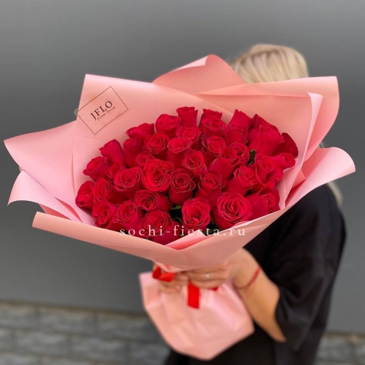 35 красных роз в Сургуте