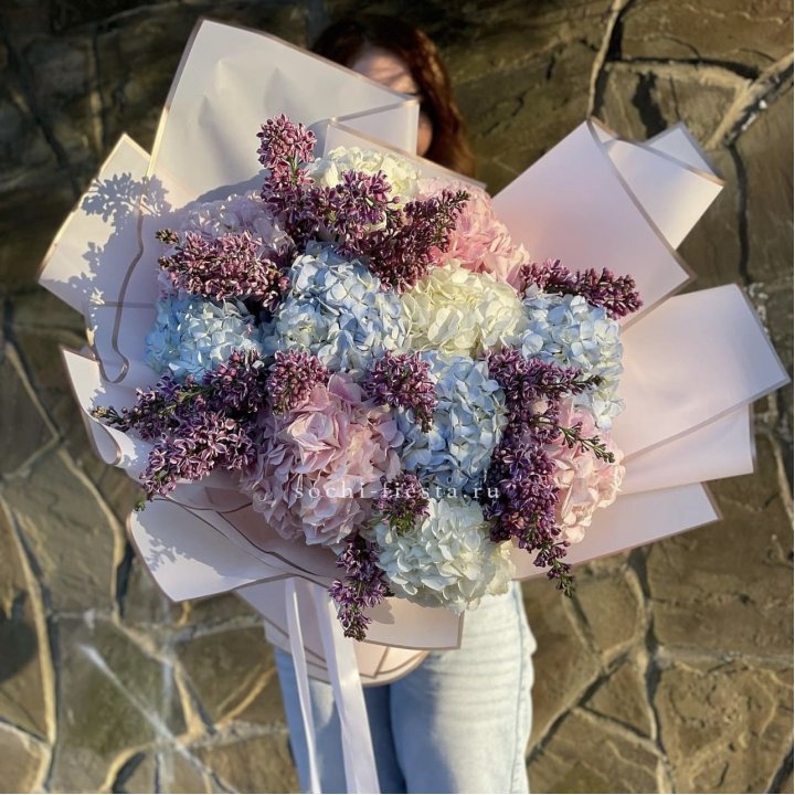 Букет гортензии с сиренью в Сургуте