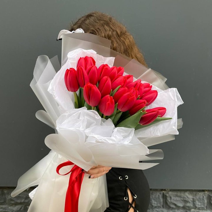  25 красных воздушных тюльпанов в Сургуте