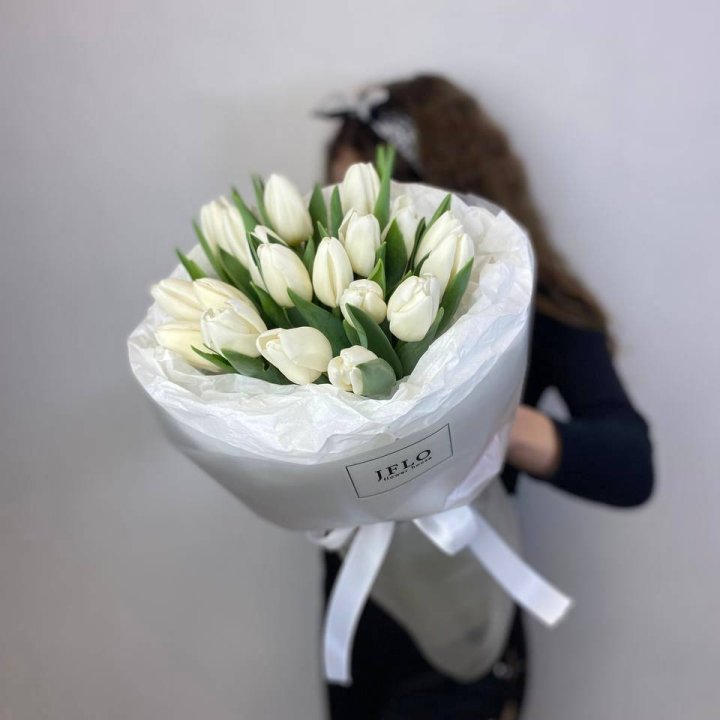  19 белых воздушных тюльпанов в Сургуте