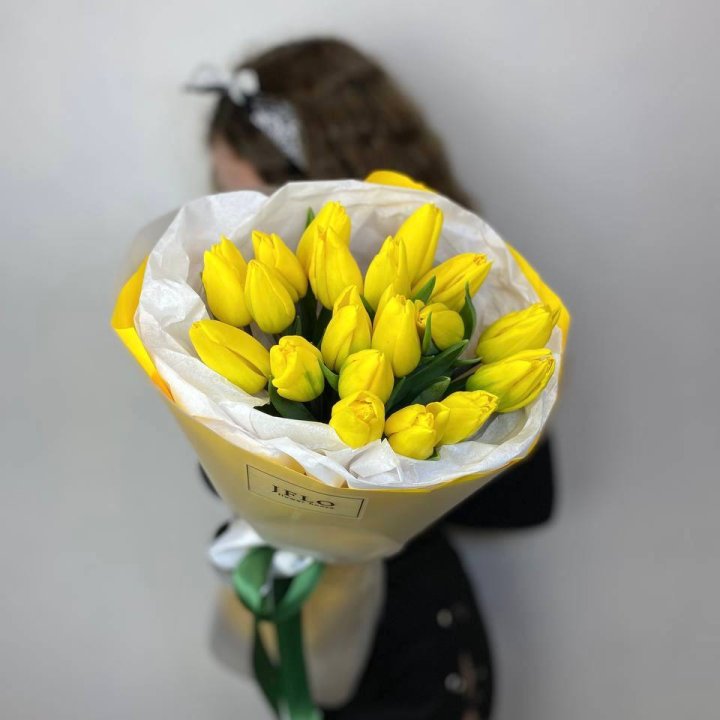  19 жёлтых тюльпанов в Сургуте