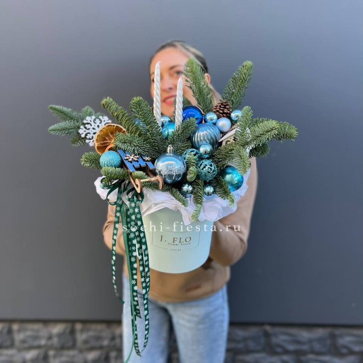 Композиция "Мери крисмас блю" в Сургуте