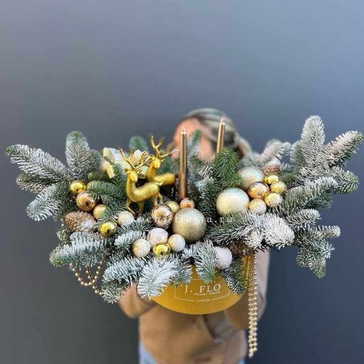 Композиция "Мери крисмас голд" в Сургуте