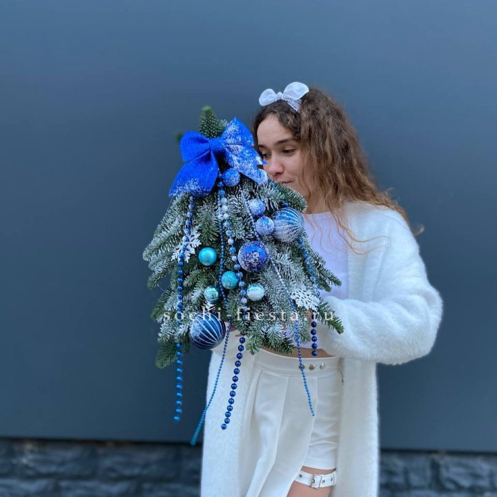 Новогодняя елочка "Блю" в Сургуте