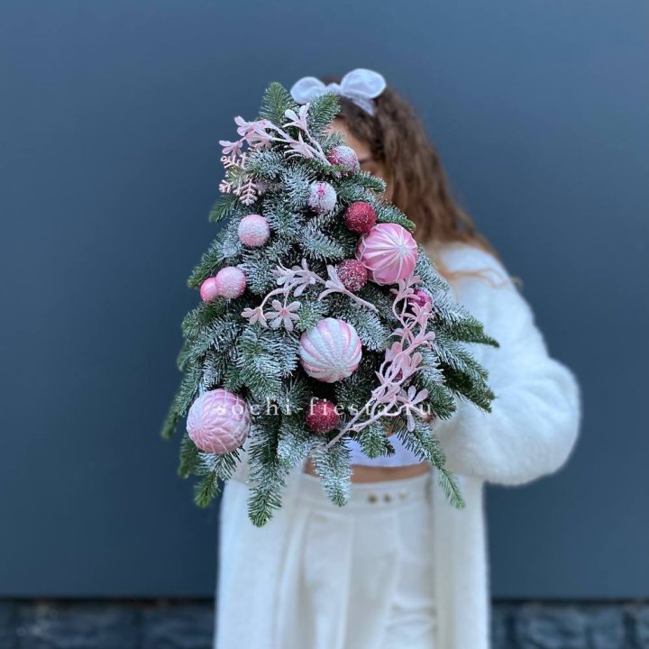 Новогодняя елочка "Розе" в Сургуте