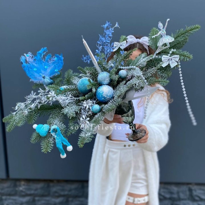 Композиция в бокале голубая в Сургуте