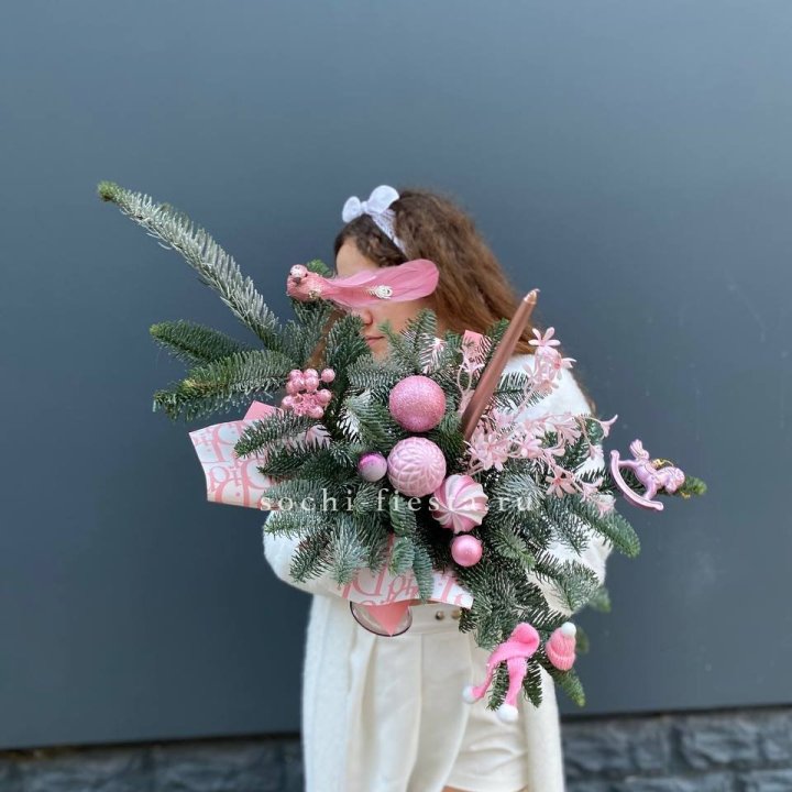 Композиция бокал розовый в Сургуте