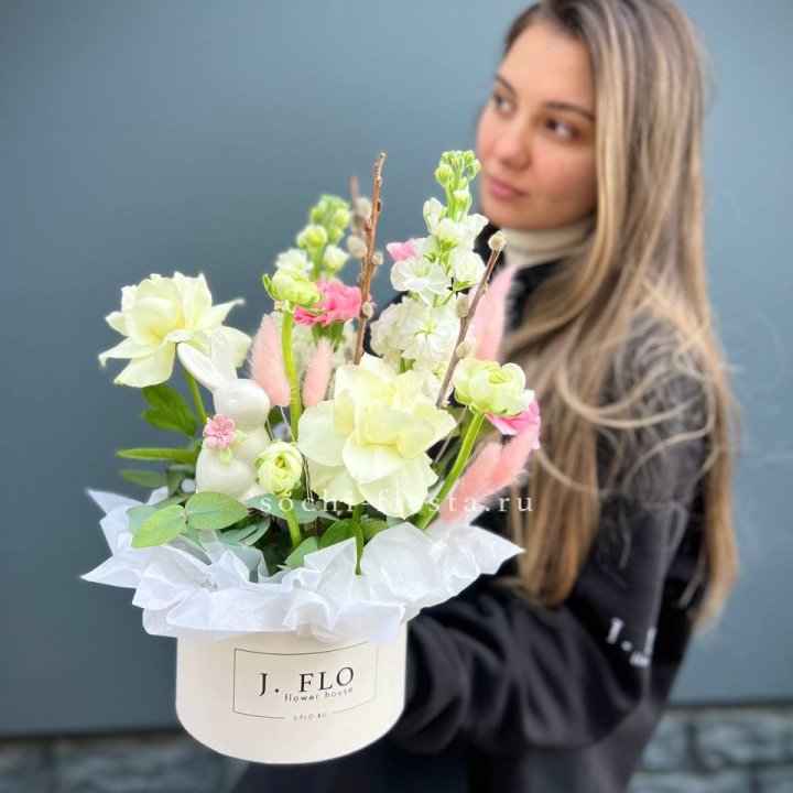 Цветочный бокс "Пасхальная композиция" в Сургуте