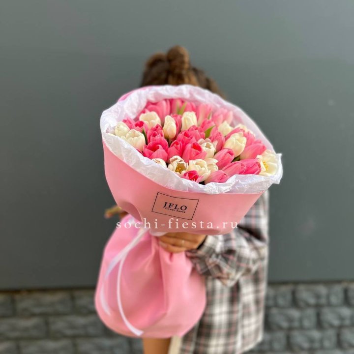 51 бело-розовый тюльпан в Сургуте